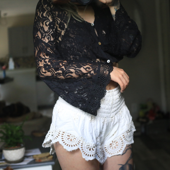 Kendall & Kylie Crop Button Up Lace Bell Sleeve - Picture 6 of 8